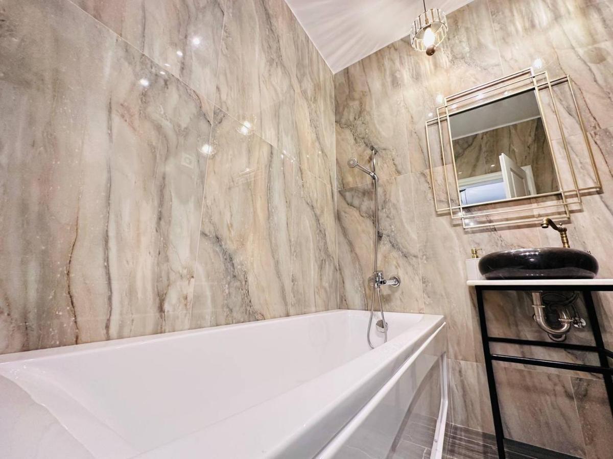 Happy Studio By Rh Living Bucarest Extérieur photo